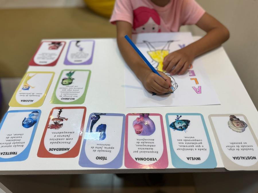 Cartas de emoções e atividade de desenho para trabalhar regulação emocional